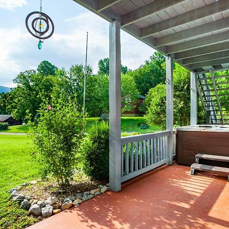 Ole Smoky Bnb - Game Room, Hot Tub, Mtn Views! Pigeon Forge Exteriér fotografie